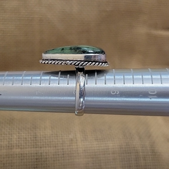 MALACHITE TEARDROP STATEMENT RING - Picture 7 of 7